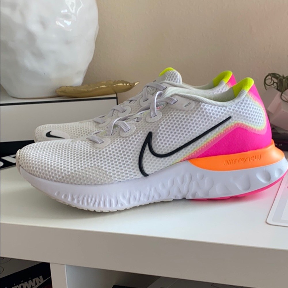 NWT Nike renew run white shoes - Picture 6 of 7
